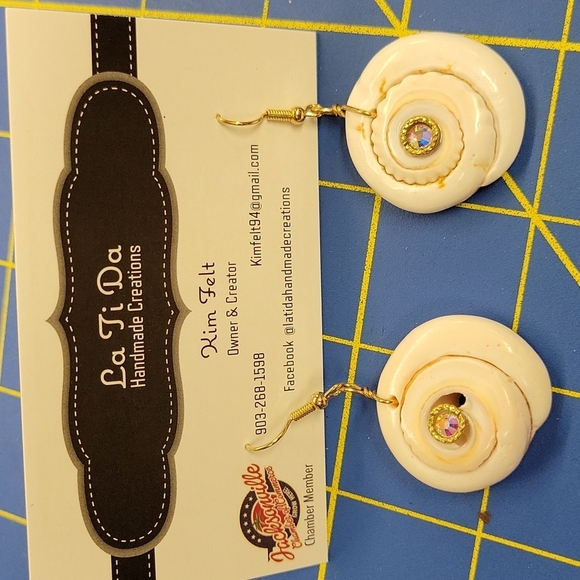 La Ti Da Handmade Creations Jewelry - Seashell with Rhinestone Accent Gold Tone Earrings Beach Sea